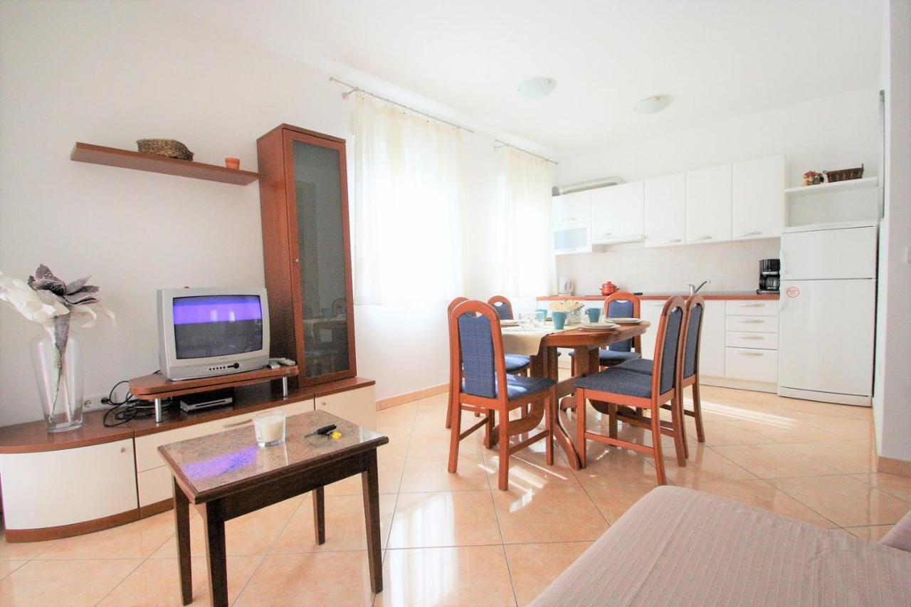 Apartment Mendikovic Porec Esterno foto