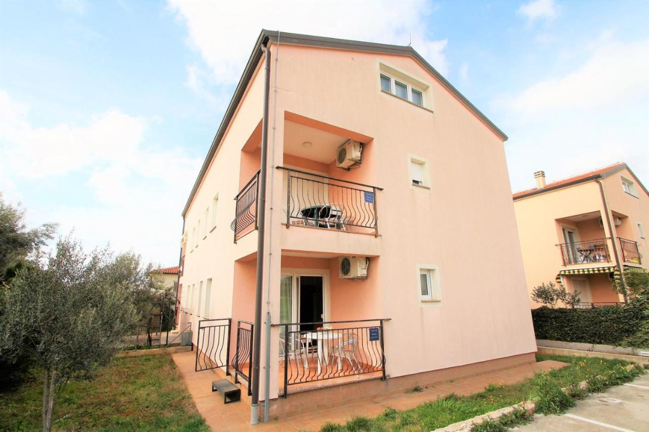 Apartment Mendikovic Porec Esterno foto