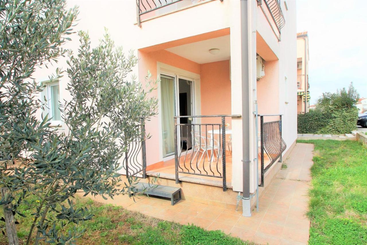 Apartment Mendikovic Porec Esterno foto